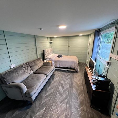 Cozy Cabin Independent Ensuite Guildford Ngoại thất bức ảnh